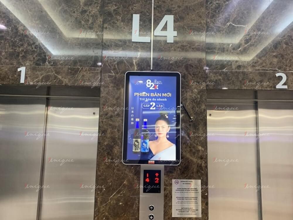 82X quảng cáo LCD Frame tại trung tâm thương mại