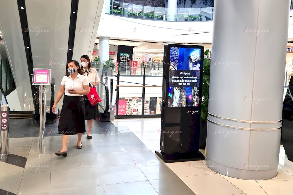 màn hình LCD quảng cáo tại trung tâm thương mại Aeon Mall Long Biên