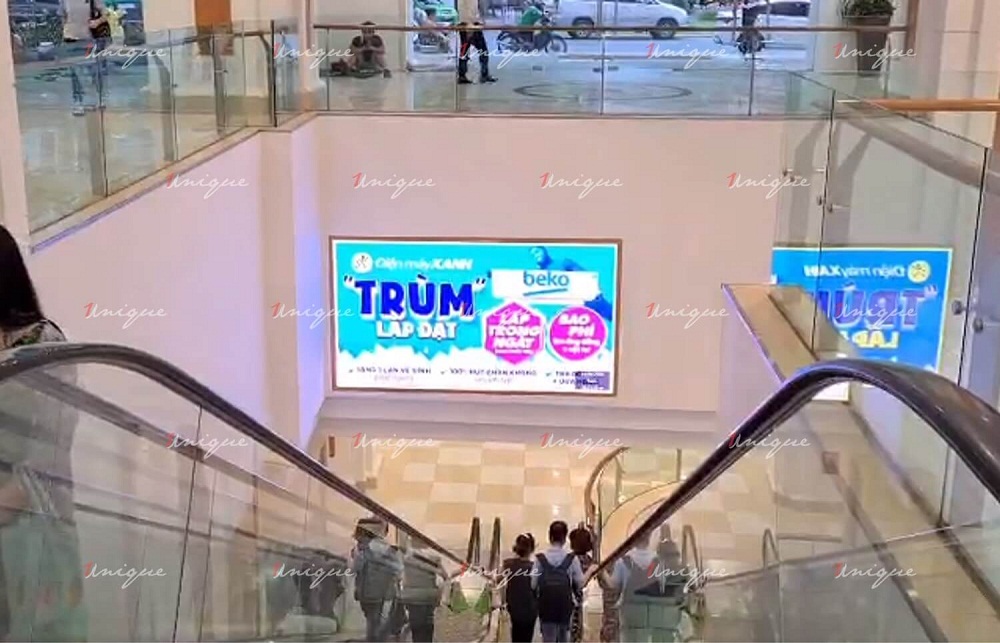 Điện Máy Xanh quảng cáo tại Trung tâm thương mại