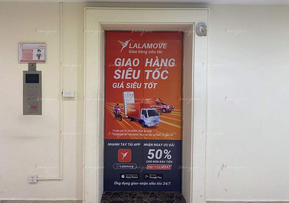 lalamove dán quảng cáo thang máy tại trung tâm thương mại